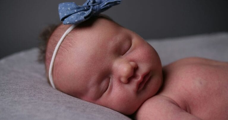Signs-of-an-Overtired-Newborn